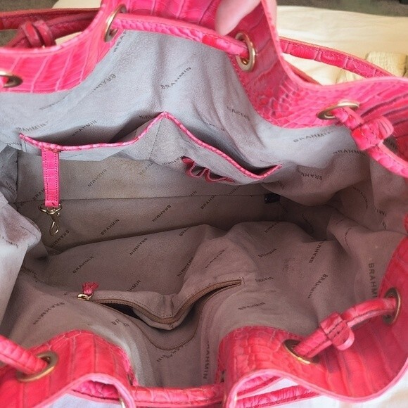 Brahmin hot pink croc bucket purse - Picture 5 of 11